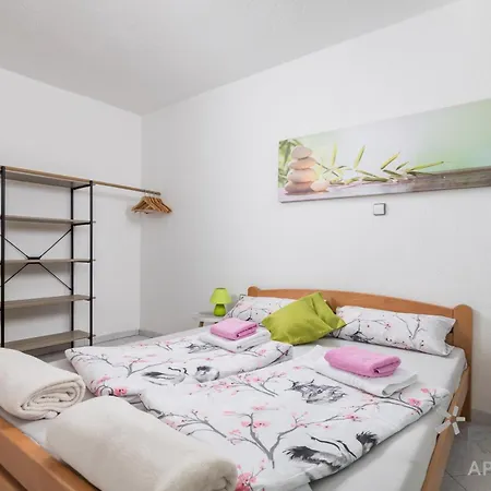 Rona Mia Appartement *