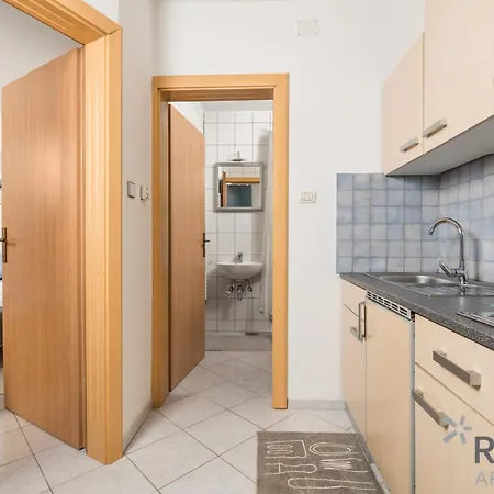 Rona Mia